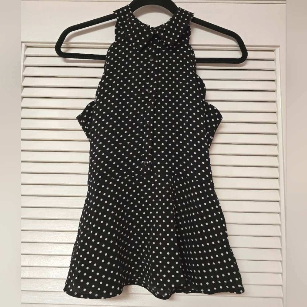 Monteau - Sleeveless Faux Button Polka-Dot Top W Collar With Keyhole Back Detail